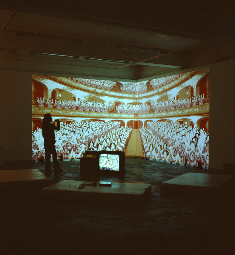 Interaktive Videoinstallation, 2 Projektionen, computer