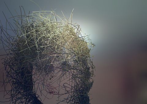 Gestresster Mensch im digitalen Spiegelbild