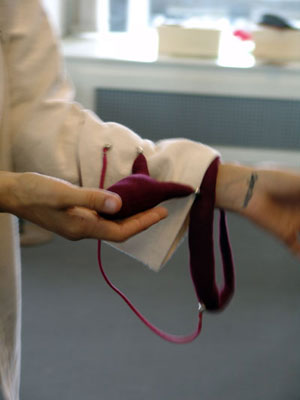 Clothing that arranges the body-