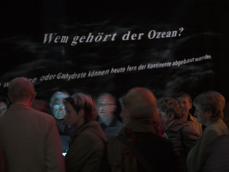 Wandprojektion der Forschungsfragen